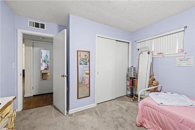 7435 Reeds Lane, Overland Park, KS 66204