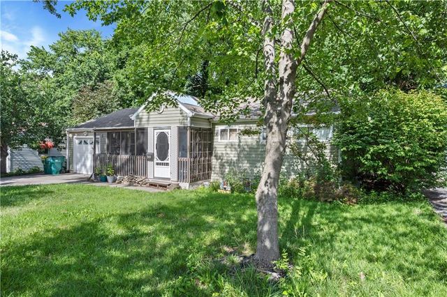 7435 Reeds Lane, Overland Park, KS 66204