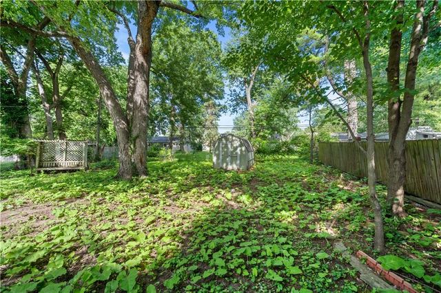 7435 Reeds Lane, Overland Park, KS 66204