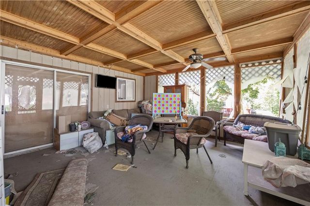 7435 Reeds Lane, Overland Park, KS 66204