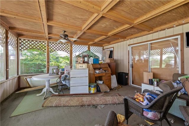 7435 Reeds Lane, Overland Park, KS 66204