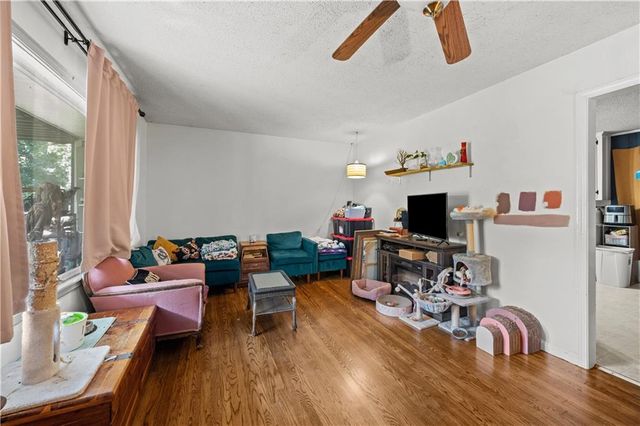 7435 Reeds Lane, Overland Park, KS 66204