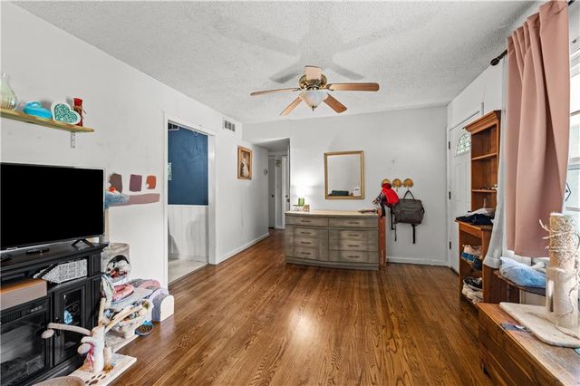 7435 Reeds Lane, Overland Park, KS 66204