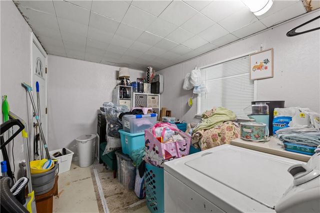 7435 Reeds Lane, Overland Park, KS 66204