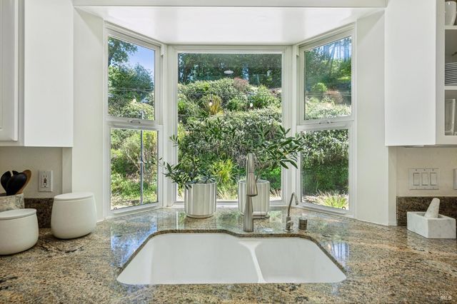 2546 Cresta Rd, Santa Rosa, CA 95404