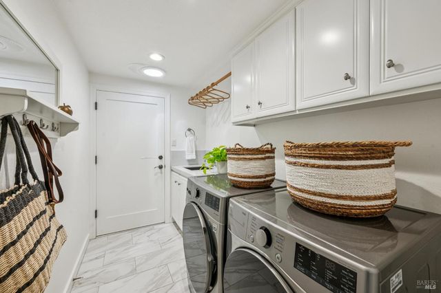 2546 Cresta Rd, Santa Rosa, CA 95404