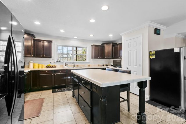 28 Chapel Park Road, Asheville, NC 28803