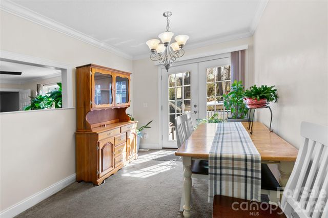 28 Chapel Park Road, Asheville, NC 28803