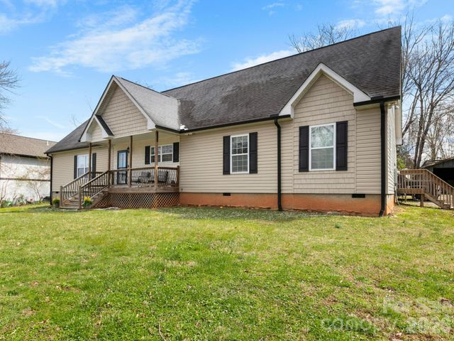 28 Chapel Park Road, Asheville, NC 28803