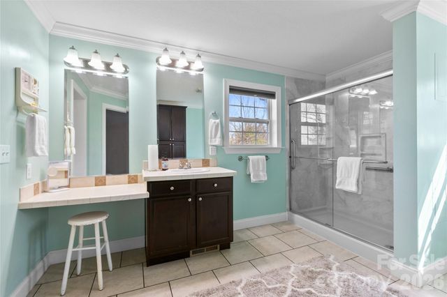 28 Chapel Park Road, Asheville, NC 28803