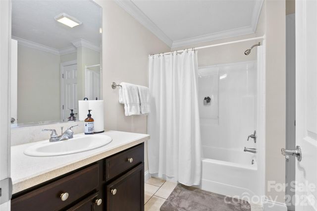 28 Chapel Park Road, Asheville, NC 28803