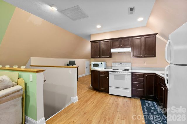 28 Chapel Park Road, Asheville, NC 28803