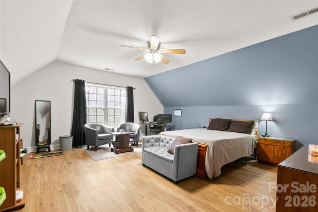 28 Chapel Park Road, Asheville, NC 28803