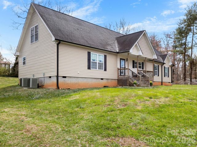 28 Chapel Park Road, Asheville, NC 28803