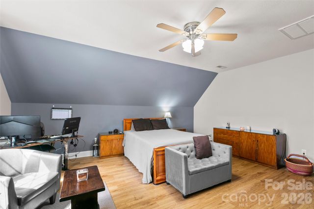 28 Chapel Park Road, Asheville, NC 28803