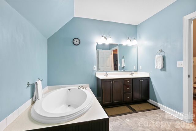 28 Chapel Park Road, Asheville, NC 28803