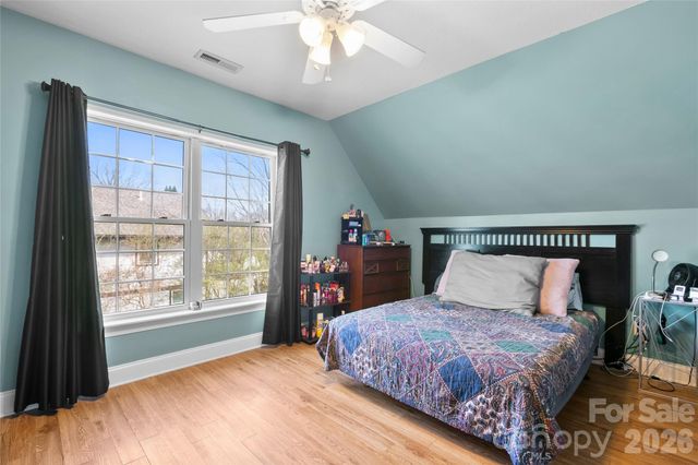 28 Chapel Park Road, Asheville, NC 28803