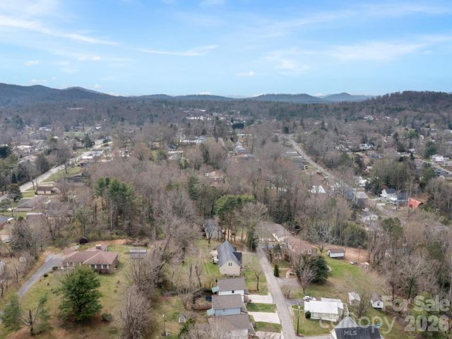 28 Chapel Park Road, Asheville, NC 28803