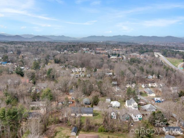 28 Chapel Park Road, Asheville, NC 28803