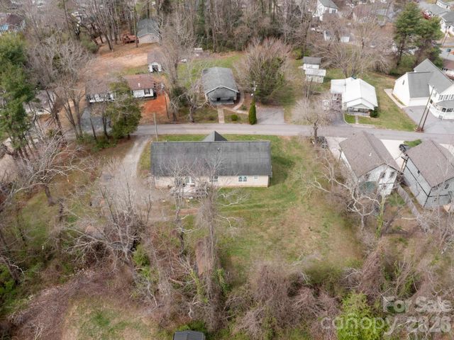 28 Chapel Park Road, Asheville, NC 28803