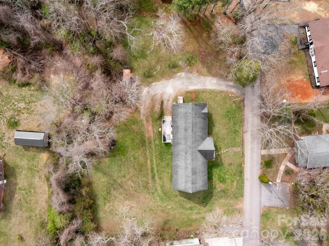 28 Chapel Park Road, Asheville, NC 28803