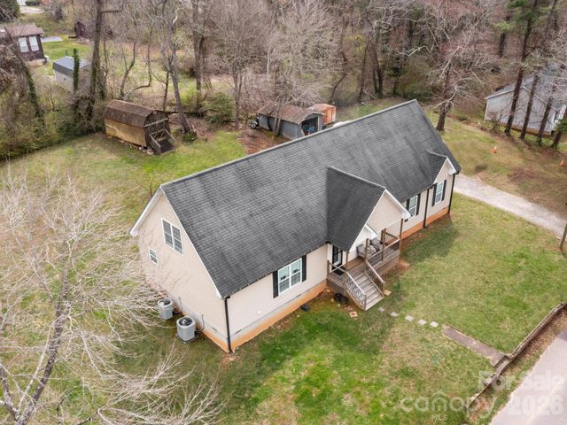 28 Chapel Park Road, Asheville, NC 28803