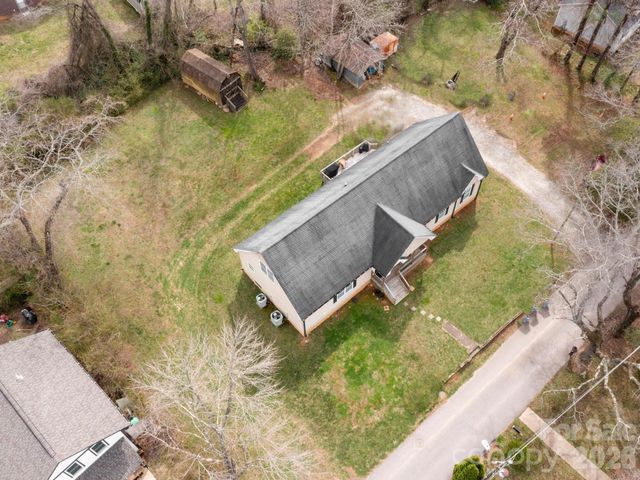 28 Chapel Park Road, Asheville, NC 28803