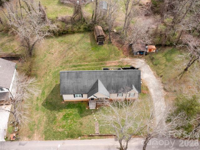 28 Chapel Park Road, Asheville, NC 28803