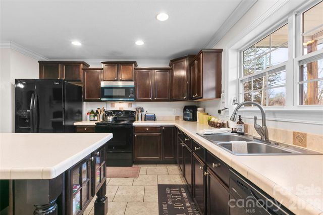 28 Chapel Park Road, Asheville, NC 28803