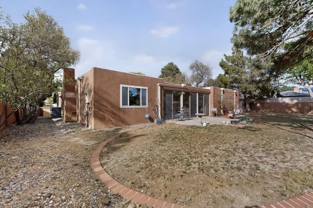 7012 Arroyo Del Oso Avenue NE, Albuquerque, NM 87109