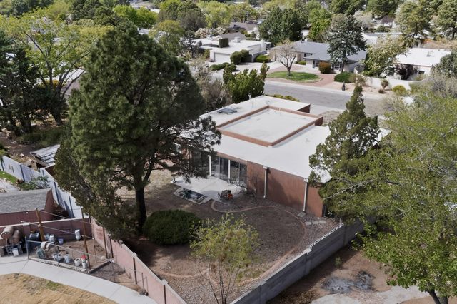 7012 Arroyo Del Oso Avenue NE, Albuquerque, NM 87109