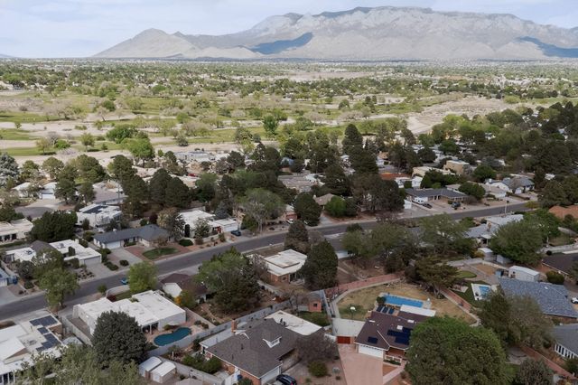 7012 Arroyo Del Oso Avenue NE, Albuquerque, NM 87109