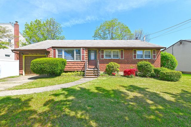 355 N Iowa Avenue, Massapequa, NY 11758