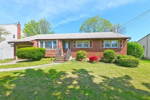 355 N Iowa Avenue, Massapequa, NY 11758
