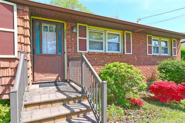 355 N Iowa Avenue, Massapequa, NY 11758