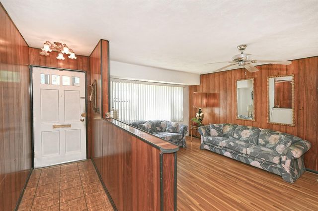 355 N Iowa Avenue, Massapequa, NY 11758