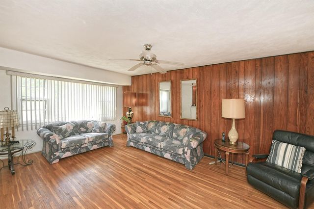 355 N Iowa Avenue, Massapequa, NY 11758