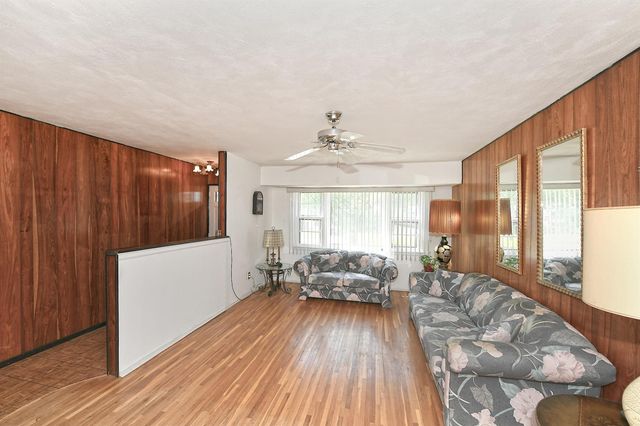 355 N Iowa Avenue, Massapequa, NY 11758