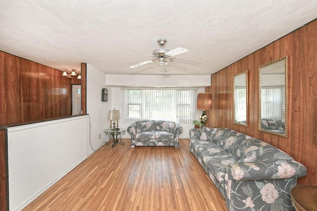 355 N Iowa Avenue, Massapequa, NY 11758