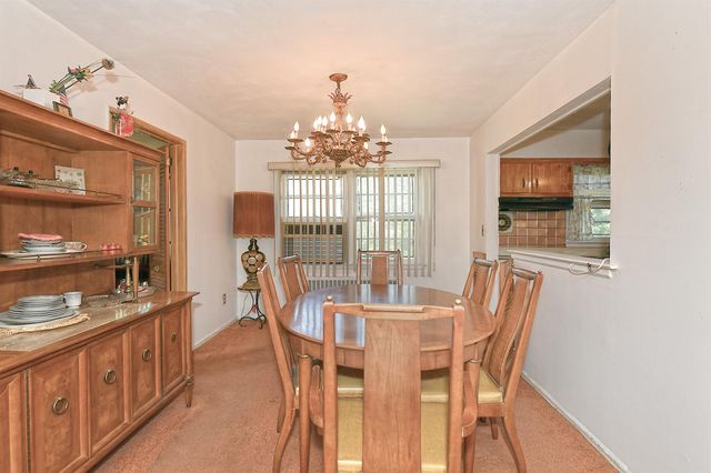 355 N Iowa Avenue, Massapequa, NY 11758