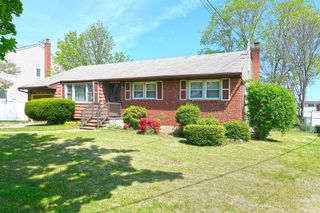 355 N Iowa Avenue, Massapequa, NY 11758
