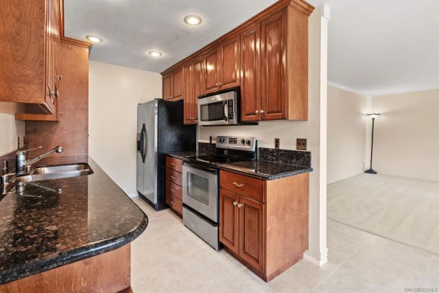 8561 Villa La Jolla Dr K, La Jolla, CA 92037