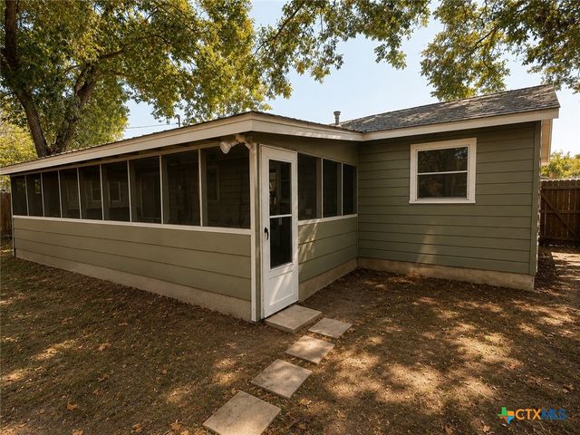 511 Milam Street, Luling, TX 78648