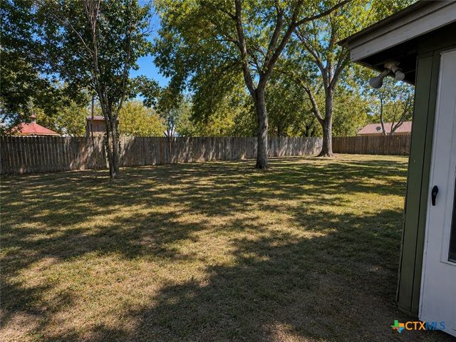 511 Milam Street, Luling, TX 78648