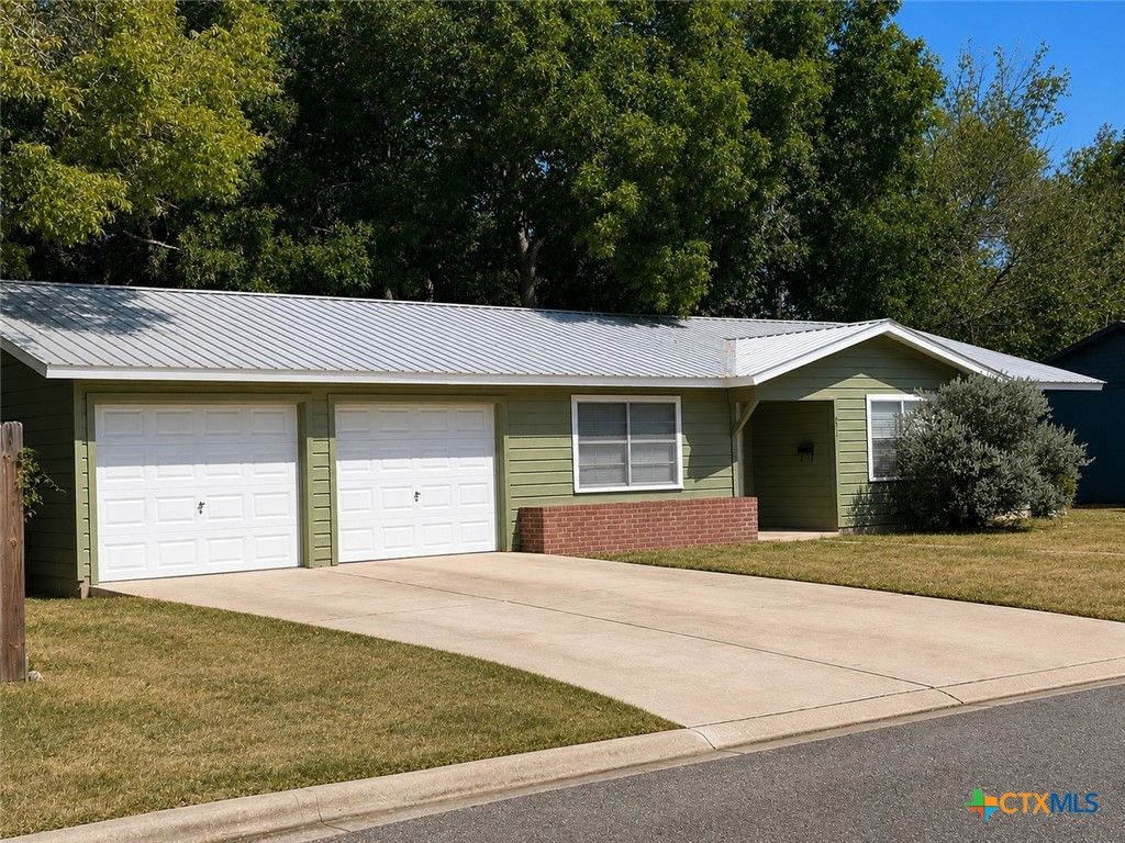 511 Milam Street, Luling, TX 78648
