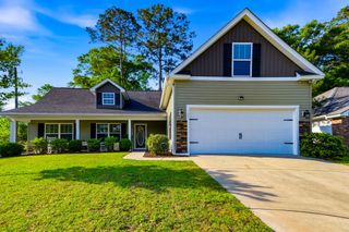 102 Jessica Lakes Dr., Conway, SC 29526