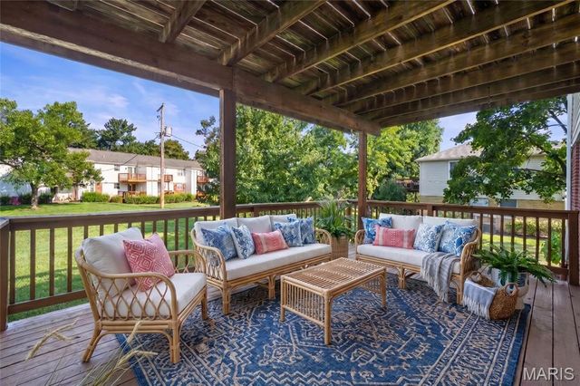 1719 Canary Cove, Brentwood, MO 63144
