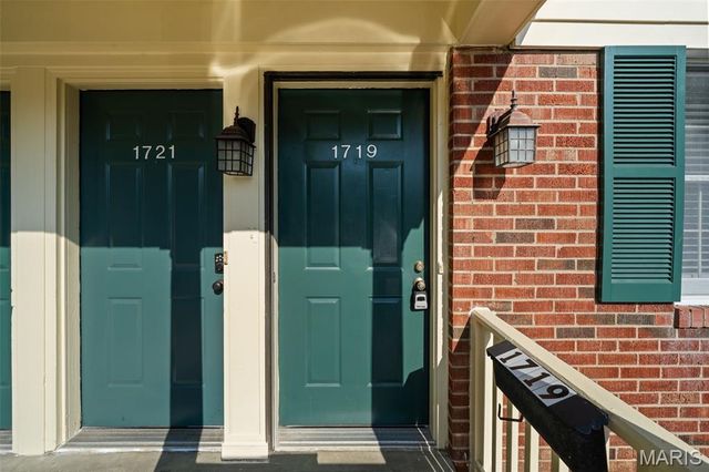 1719 Canary Cove, Brentwood, MO 63144
