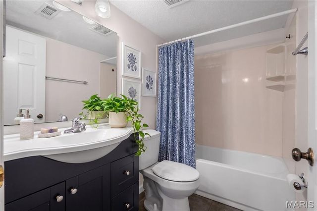 1719 Canary Cove, Brentwood, MO 63144