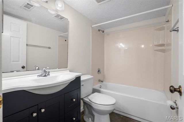 1719 Canary Cove, Brentwood, MO 63144
